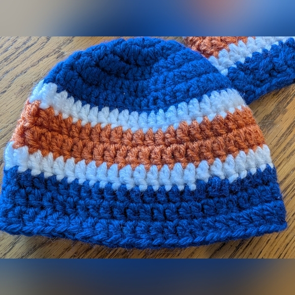 NHL hand-crocheted Oilers HOCKEY infant knit set. 0-3 Months - Picture 6 of 7